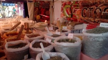 Un puesto de especias… y algo más