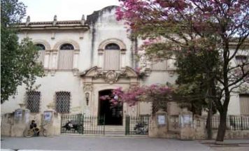 Se presentó a rendir un examen, reprobó y apuñaló a la vicedirectora