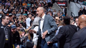 Emoción y un discurso inolvidable: así fue la ceremonia del retiro de la camiseta N°20 de Manu Ginóbili en San Antonio Spurs