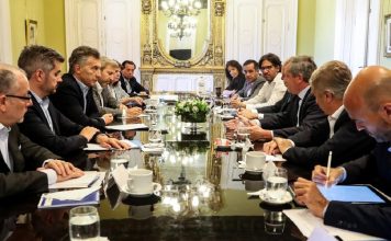 El Gobierno oficializó el aumento de 25% en los sueldos de Macri y sus funcionarios