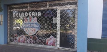 «Ganas de bajar los brazos» : La impotencia de un comerciante el que le rompieron la vidriera