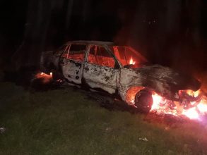 Bomberos: Se incendió un auto en la costa