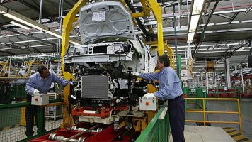 Suspendieron a 1.500 empleados en la fábrica de Renault