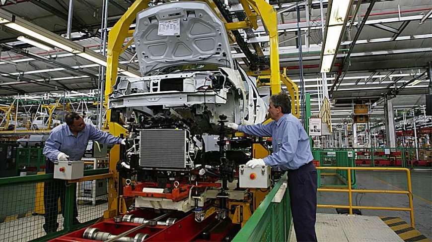 Suspendieron a 1.500 empleados en la fábrica de Renault