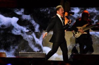 El polémico show de Luis Miguel: hizo playback y pateó un parlante