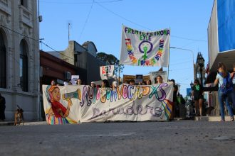 8M: Las mujeres marcharon por el centro de la ciudad