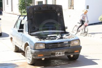 Bomberos: Incendio de un automóvil en Anchorena y Passo