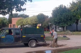 Vecinos hacen lo que el municipio no