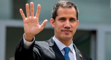 Juan Guaidó: «Voy camino a casa, les pido que salgan a las calles»