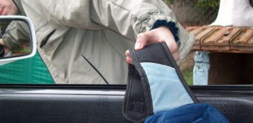 Policiales: Roban una mochila de un auto estacionado
