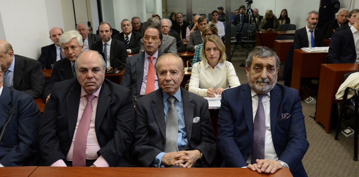 Carlos Menem fue condenado a tres años y nueve meses de prisión por la venta de La Rural