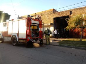 Bomberos: Incendio de una moto en un taller