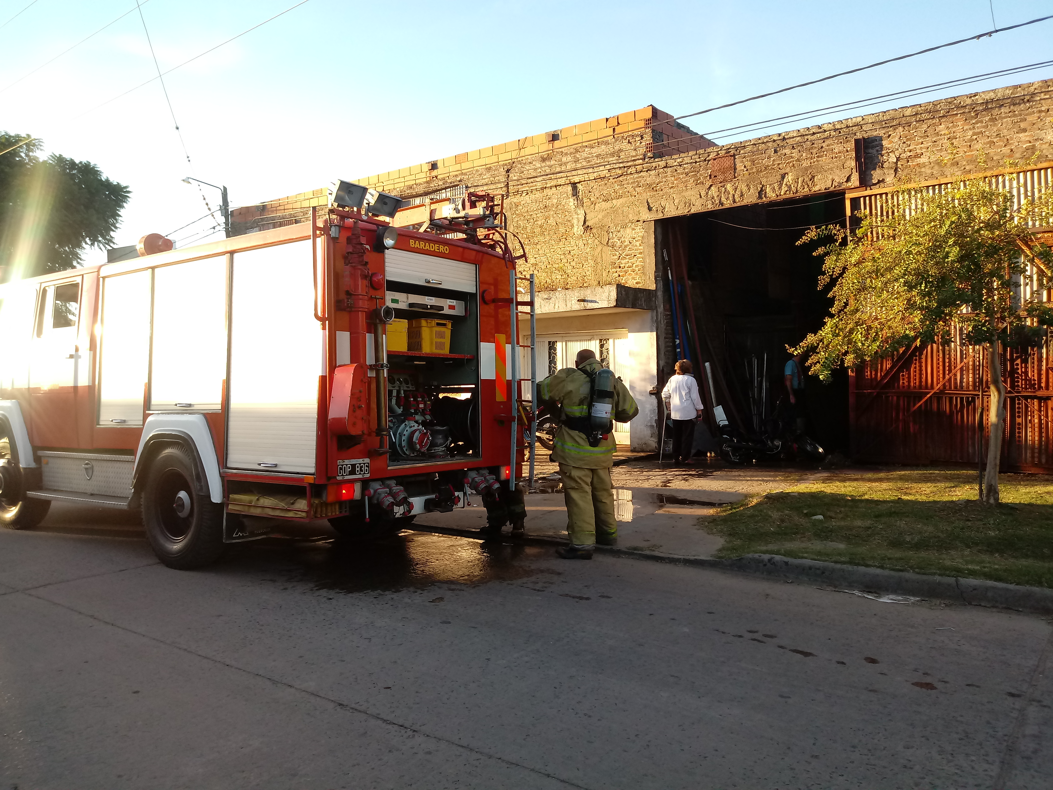Bomberos: Incendio de una moto en un taller