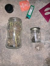 Policiales: Detienen a un joven con un frasco con marihuana