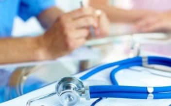 Medicina “low cost”: Ante la crisis, las prepagas lanzan planes para no perder más afiliados