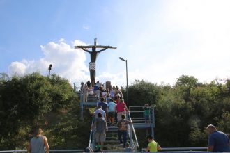 Paseo del Cristo: Se inauguró oficialmente la escalera metálica