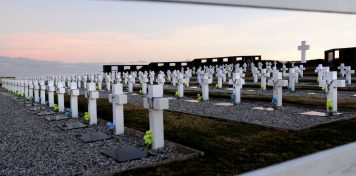 Solo resta identificar 10 de los 122 soldados argentinos enterrados como NN en Malvinas