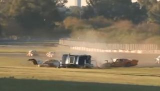 Tragedia en el autódromo Juan y Oscar Gálvez: murió un auxiliar tras ser arrollado por un auto fuera de control