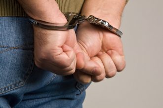 Policiales: Detenido por violar orden perimetral
