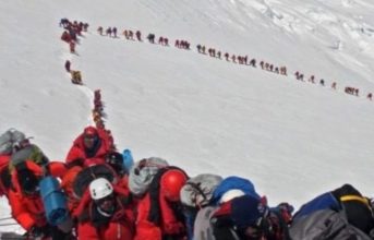 Ya son diez los muertos por el congestionamiento en el Monte Everest