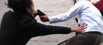 Policiales: Le arrebatan el celular mientras caminaba por la calle
