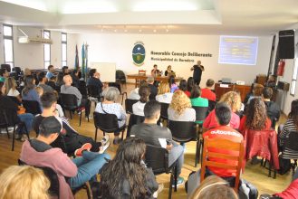 Más de 90 personas participaron en la charla abierta de resistencia aeróbica