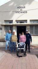 Solidaridad: La peña de Boca entregó sillas de ruedas