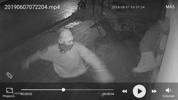 Policiales: Rompen la vidriera de un local comercial