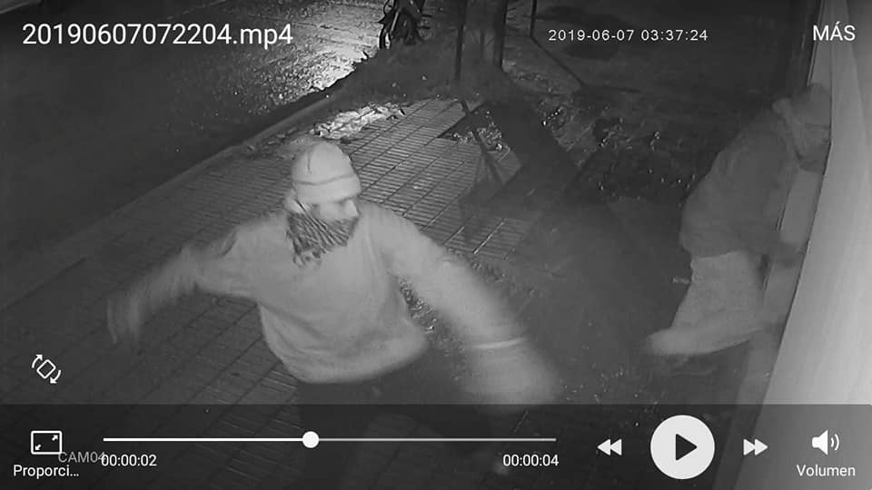 Policiales: Rompen la vidriera de un local comercial