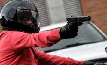 Policiales: Estaba afuera de su casa y le disparan desde una moto