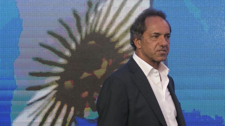 Daniel Scioli se bajó de la carrera presidencial