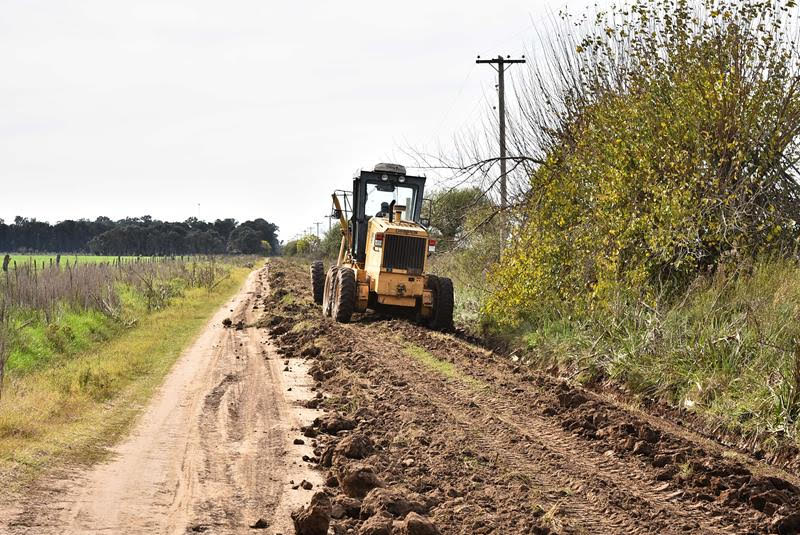 Se ejecutan tareas de mejoramiento en calles y caminos rurales de Baradero
