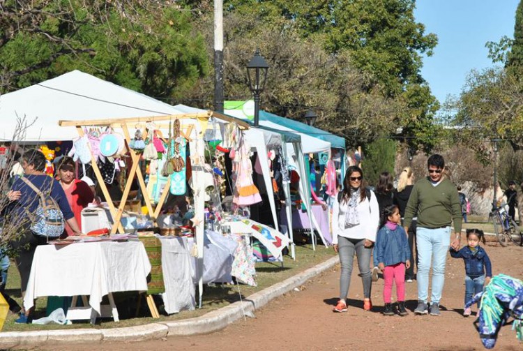 Policiales: Le robaron el celular durante la feria de Emprendedores