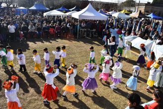Alsina vivió la Fiesta del Locro y la Empanada en el Día de la Independencia