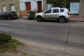 Podría haber ocurrido una tragedia:  Chocó, rompió y huyó