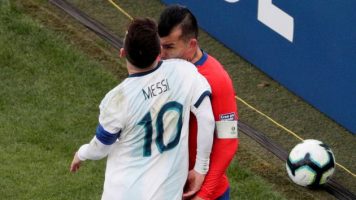 Argentina-Chile: insólita expulsión a Lionel Messi por un encontronazo con Gary Medel