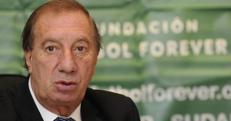 Se agravó la salud de Carlos Bilardo y hay preocupación en la familia