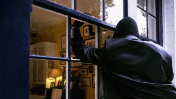 Policiales: Entró por la ventana, amenazo a una mujer en su habitación y lo detuvieron