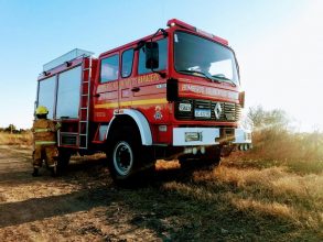 Bomberos: Incendio forestal a la vera de las vías