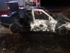 Bomberos: Incendio de un vehículo en el camino Alsina