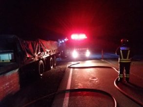 Bomberos: Incendio de un camión en ruta N°9