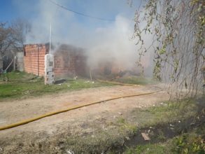 Bomberos: Incendio en una vivienda de Martí Fierro al 1810