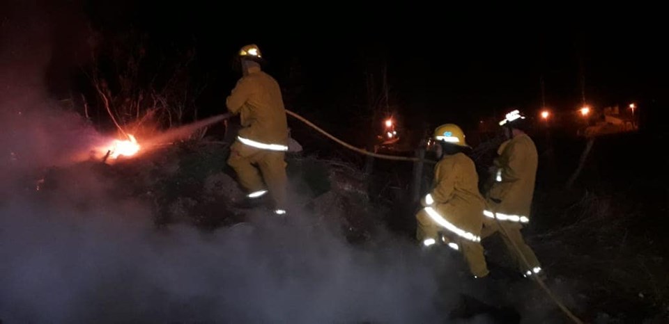 Bomberos: Incendio forestal en Salguero al 2100