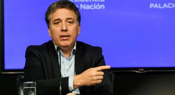 Sale Dujovne, entra Lacunza: hacer el metrobus o inaugurar una ruta no es un plan económico