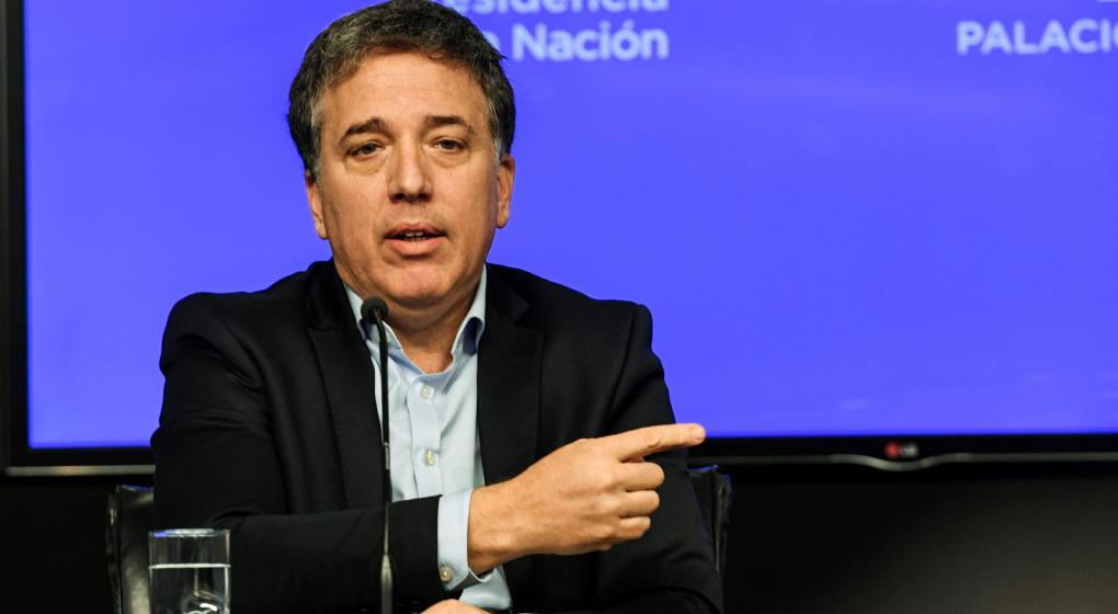 Sale Dujovne, entra Lacunza: hacer el metrobus o inaugurar una ruta no es un plan económico