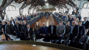 La intendenta estuvo presente en la reunión que encabezó la gobernadora bonaerense en La Plat