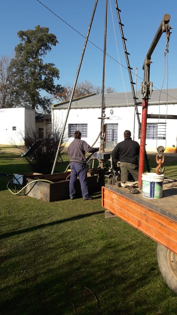 Cloración y sanitizado de pozos de bombeo de agua en escuelas rurales de Baradero