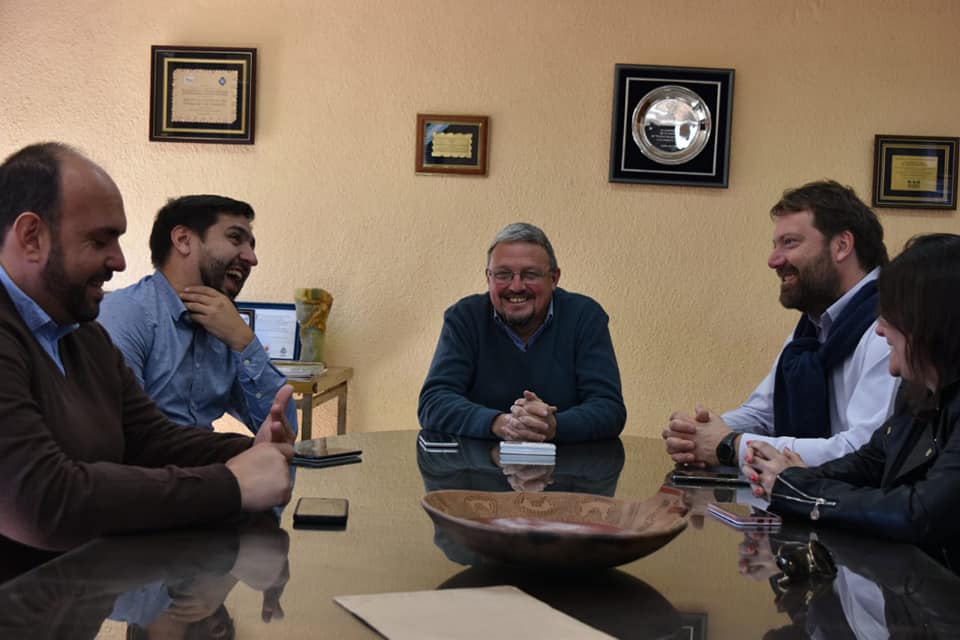 ¿Ya se prueba el traje de intendente? Sanzio fue a Cosquín para empezar a organizar el Festival Mayor.