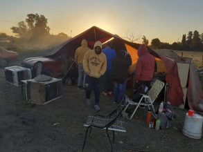 Alsina: Continúan acampando a la espera de respuestas