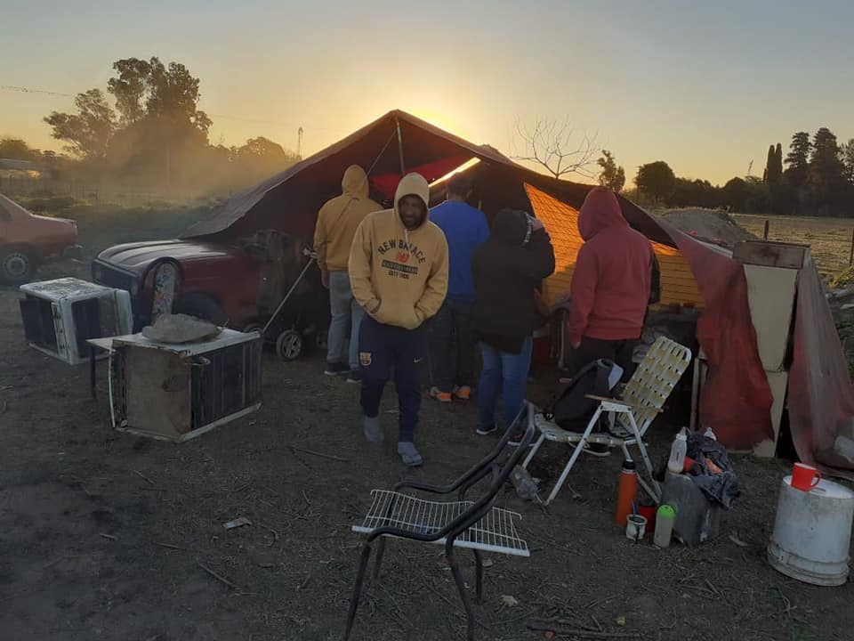 Alsina: Continúan acampando a la espera de respuestas